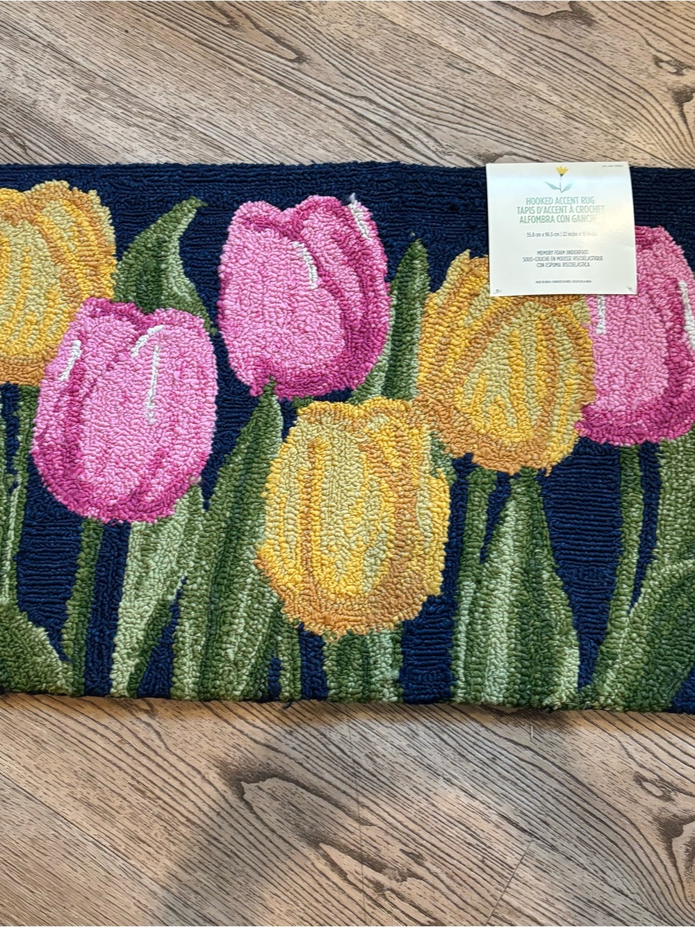 NWT. Spring Accent Rug.   Tulips - Picture 5 of 6